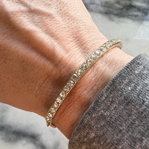 Gold and rhinestone diamond bracelet with toggle close - Picture 1 of 4